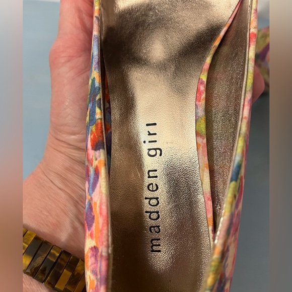 Madden Girl Size 7.5 - Picture 11 of 11